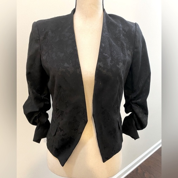 H&M Jackets & Blazers - H&M Women’s Cropped Black Lined Jacket w/Push up Sleeves Sz 8 EUC